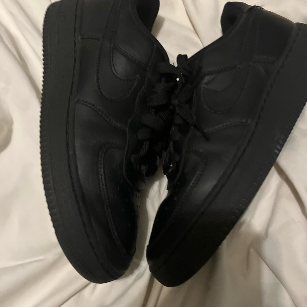 Nike Air Force 1 triple black no box